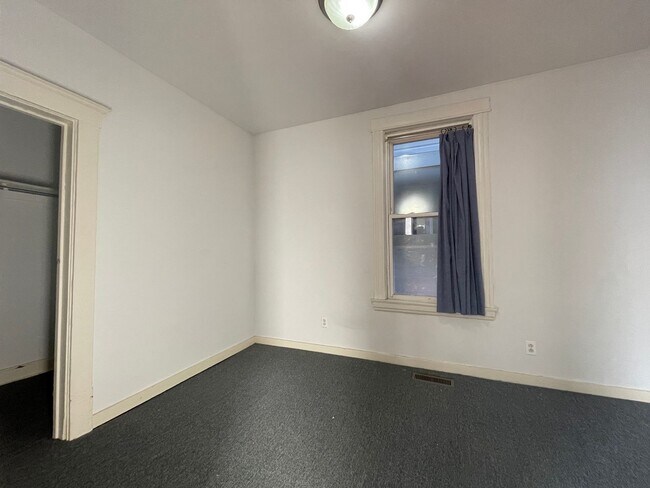 Building Photo - 1819 S May St