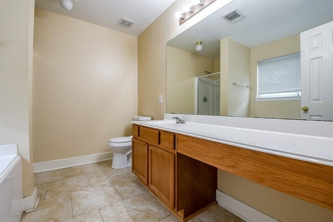 Building Photo - 5830 Silver Oak