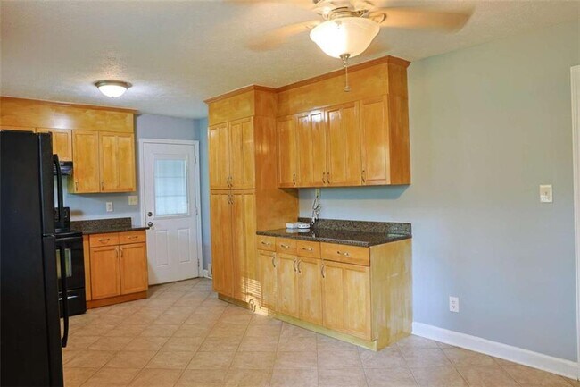 Building Photo - 130 Mimosa Dr