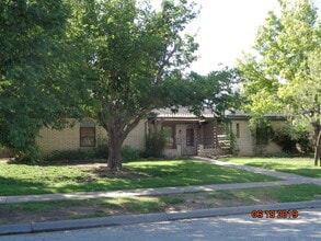 Building Photo - 7603 Canode Dr