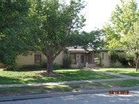 Building Photo - 7603 Canode Dr