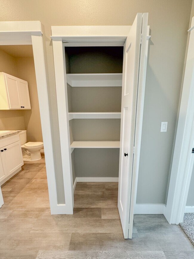 Building Photo - Pet Friendly 2 bed/ 2 bath unit at Soldier...