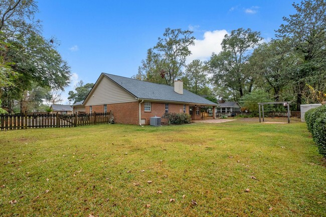 Building Photo - Killearn Estates 4 Bedroom Brick Home