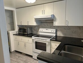 Building Photo - 608 Orange Dr