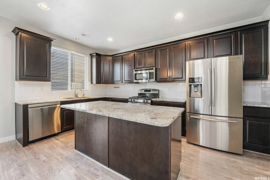 Building Photo - 929 W Stonehaven Dr