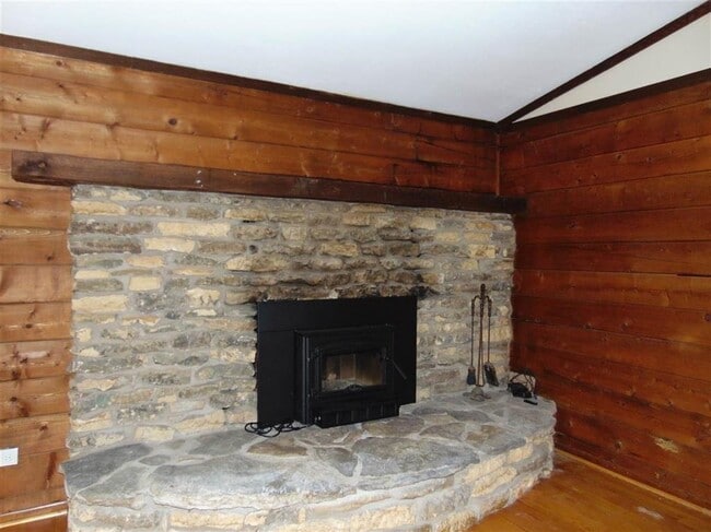 Building Photo - 504 N Chaparral