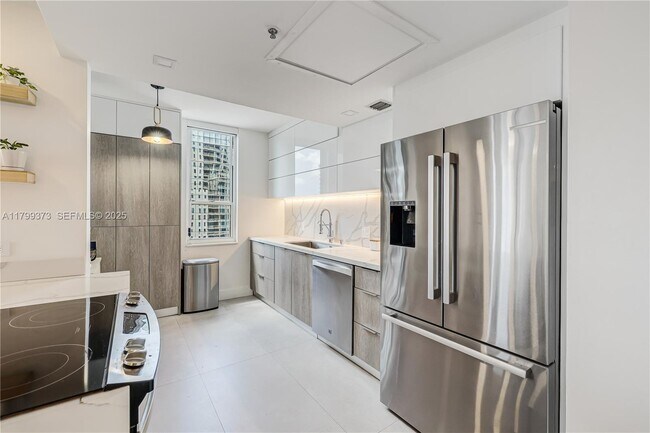 Building Photo - 701 Brickell Key Blvd