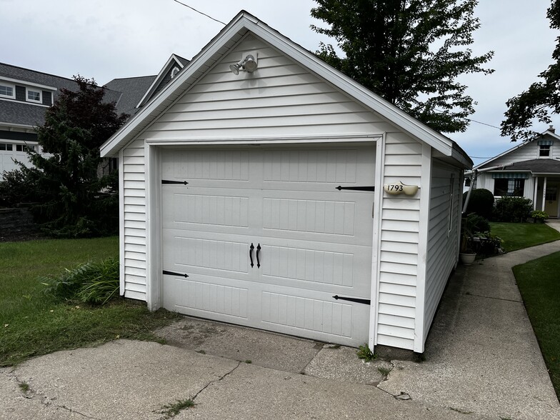 Building Photo - 1793 S Shore Dr