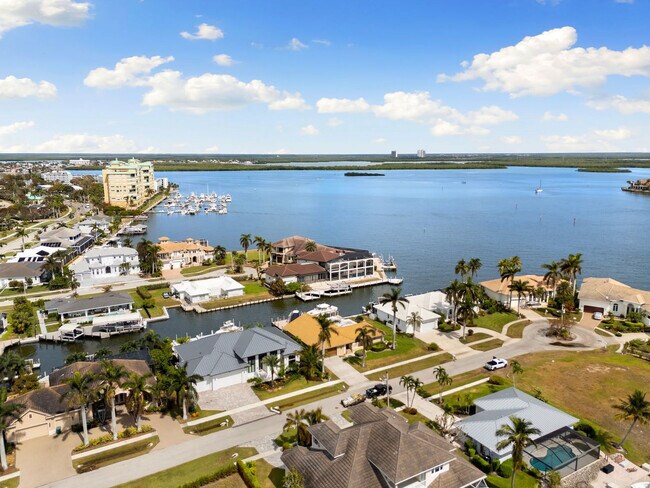 Building Photo - 874 Magnolia Ct