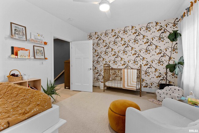 Building Photo - 824 W Moss Ave