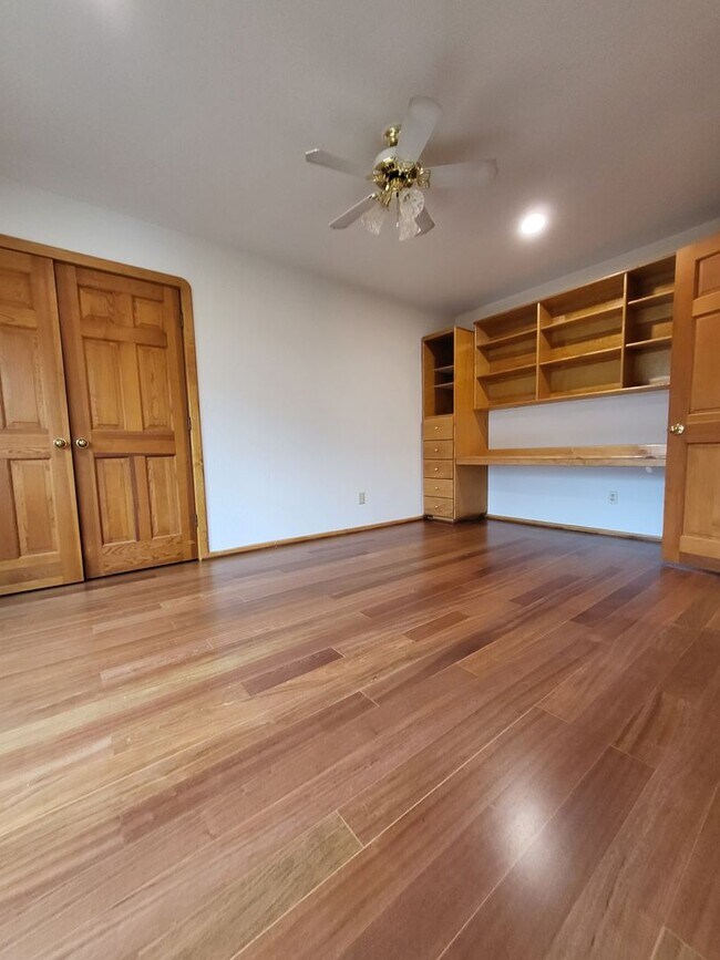 Building Photo - 604 Shadow Grove Ct