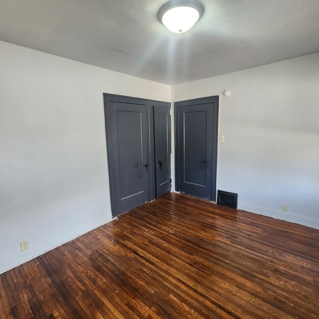 Building Photo - 603 Harmon St