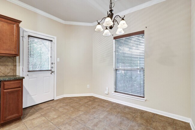 Building Photo - Beautiful 3 Bedroom 2 1/2 in trophy ridge