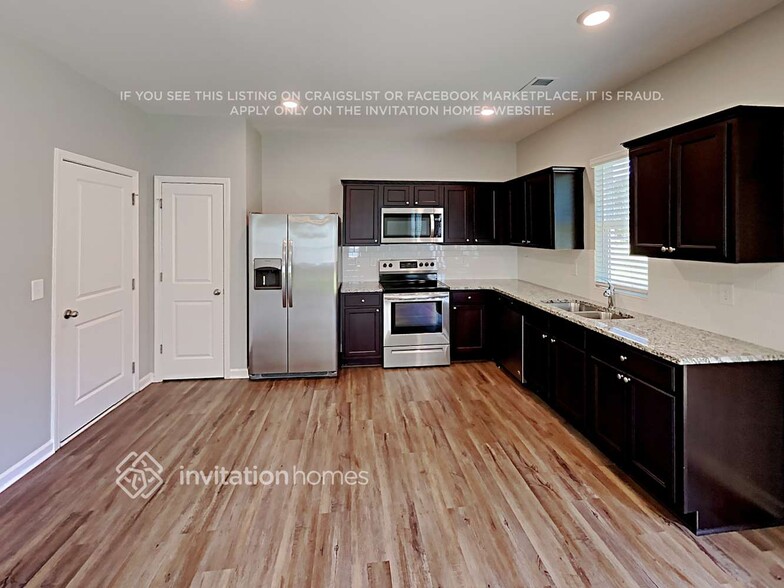 Building Photo - 115 Siena Dr