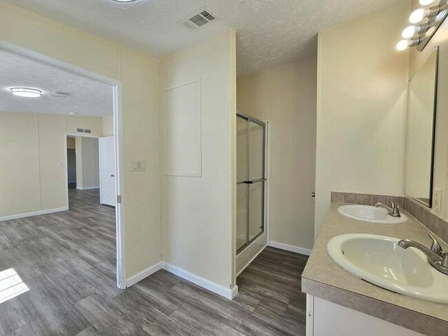 Building Photo - 127 Knollwood Dr