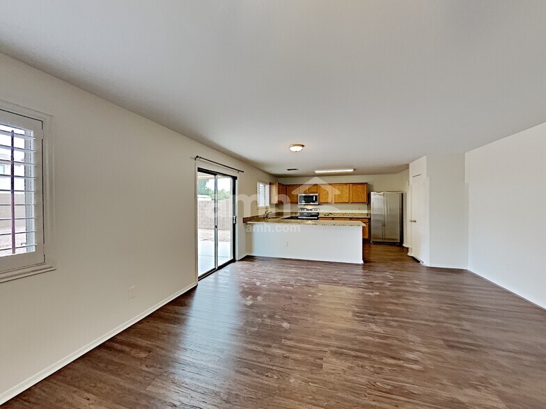 Building Photo - 7923 W Payson Rd