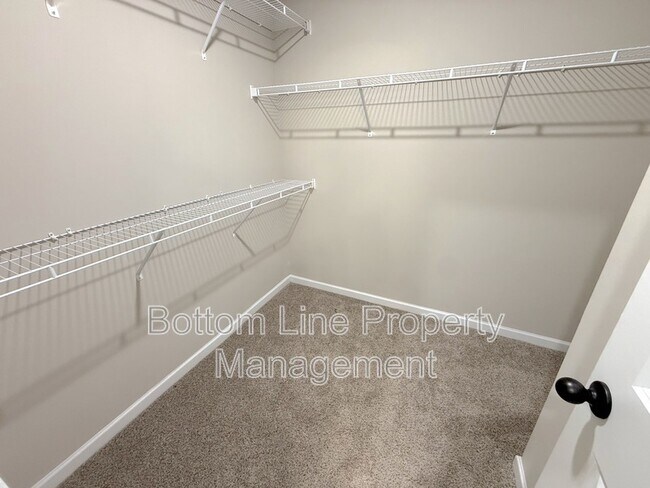 Building Photo - 8128 Stonemere Ln