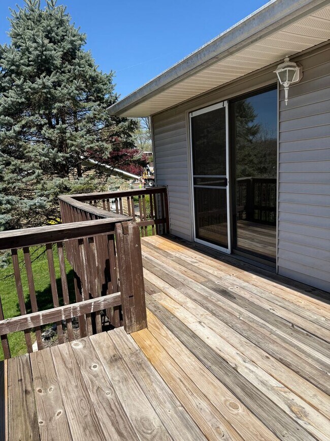 Building Photo - 3 BR / 3 BA Single-family home near Ellettsville