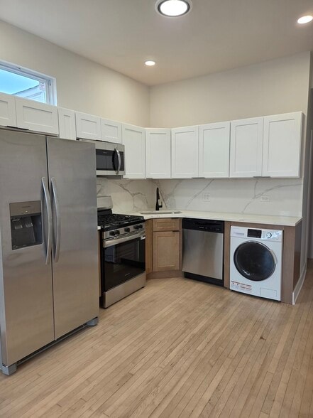 Building Photo - 2145 W 18th Pl