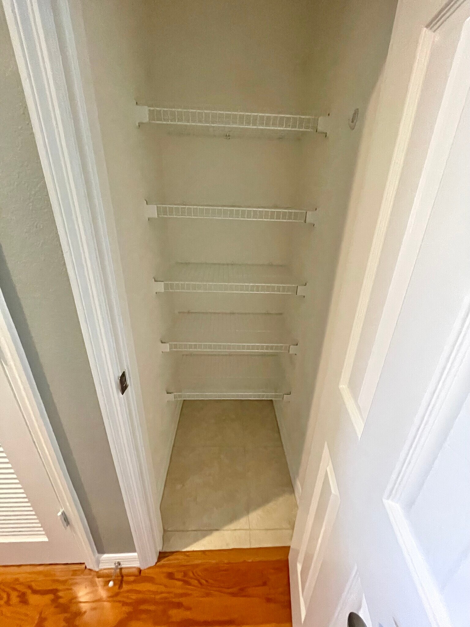 kitchen pantry - 7230 Hamilton Rd