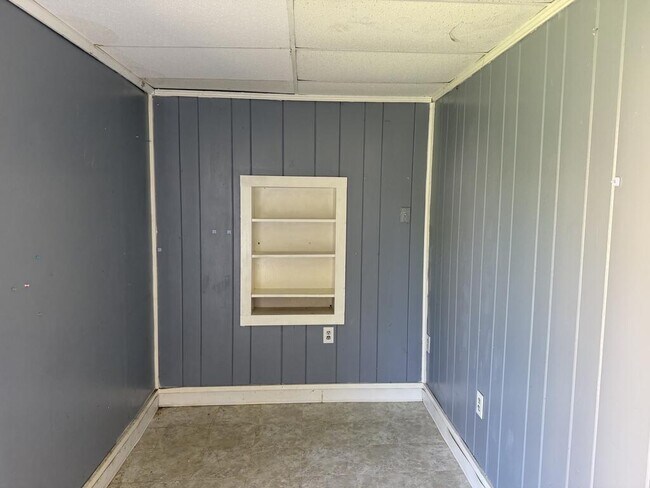 Building Photo - 310 Spruce Ave