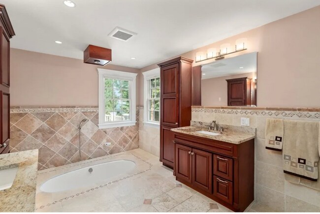 Building Photo - 66 Forest Ave