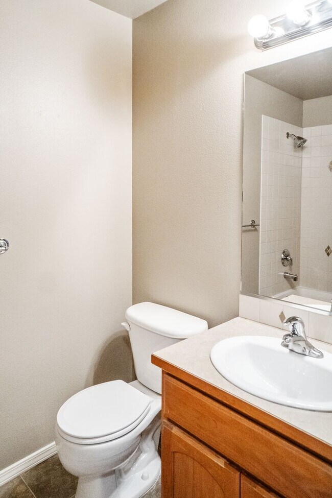 Building Photo - Beautiful Single Family Home Located on Th...