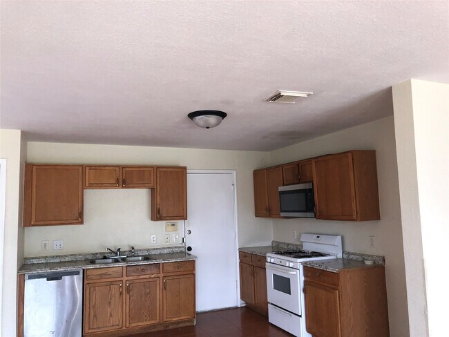 Building Photo - 9515 Eaglewood Spring Dr