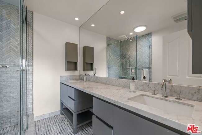 Building Photo - 9023 Alto Cedro Dr