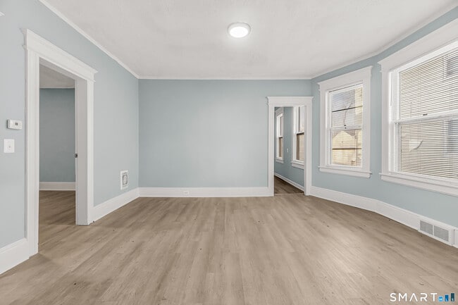 Building Photo - 105 Carleton Ave