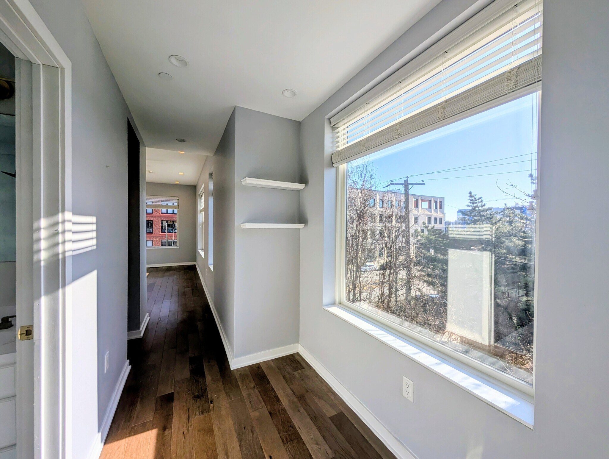 Building Photo - 1500 N American St