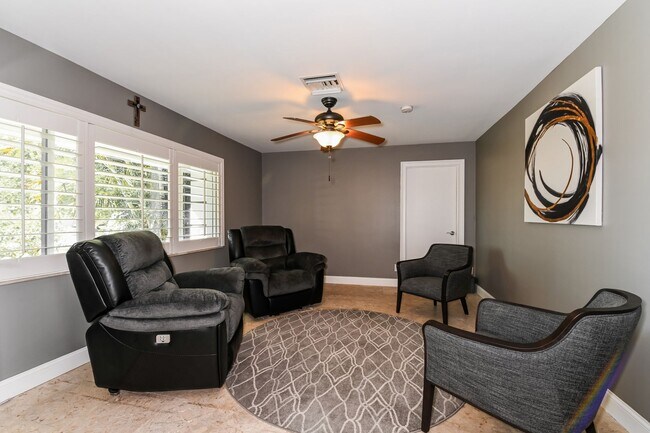 Building Photo - Pet Friendly 4 bedroom with private pool in Lely Golf Estates