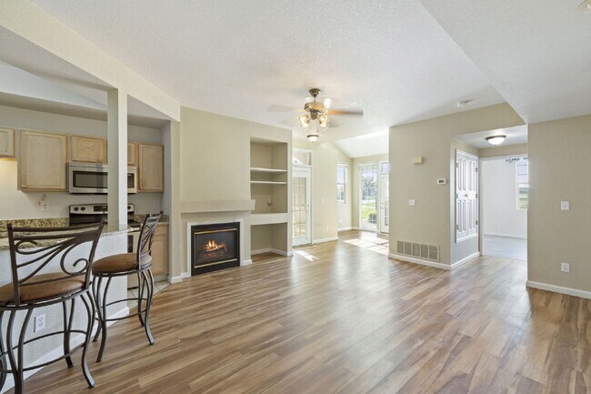 Building Photo - "Chic & Spacious 2-Bed, 2-Bath Condo with Granite Elegance in Littleton!"