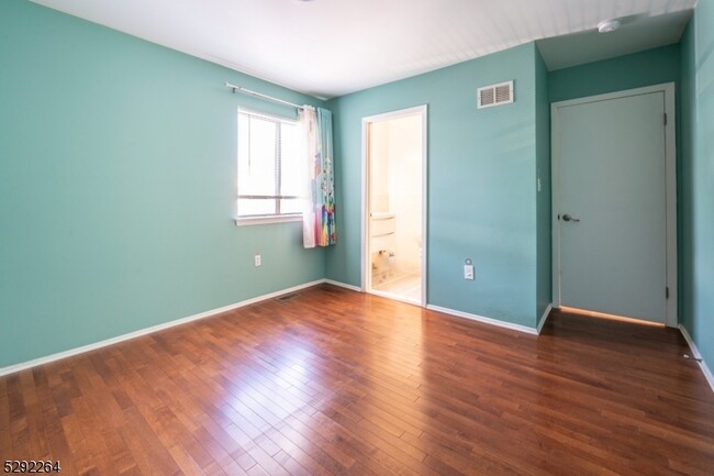 Building Photo - 221 Arrowood Way