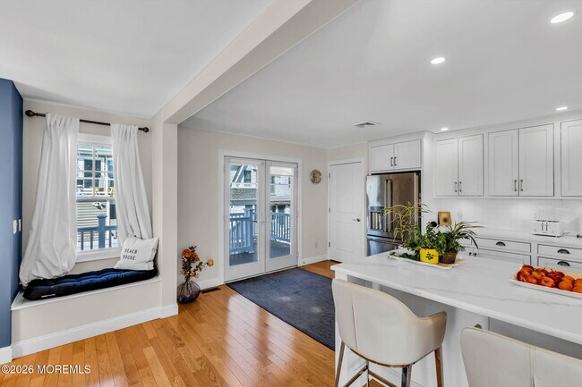 Building Photo - 550 Whiting Ave