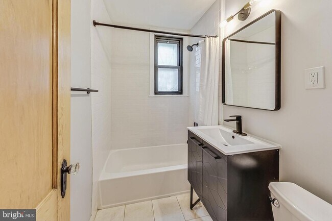 Building Photo - 1010 25th St NW