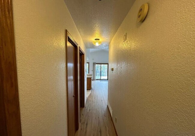 Building Photo - 2 Bed / 2 Bath Home with Lake Views Clubhouse – Hayden Lake