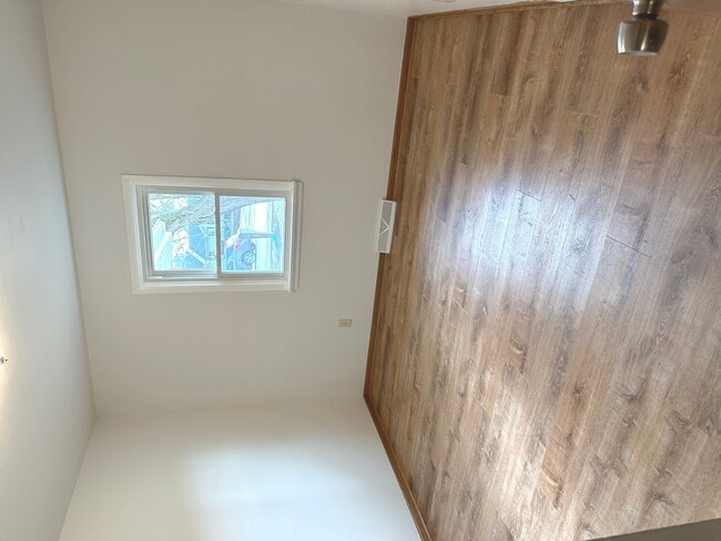 Building Photo - 249 W Nebraska St