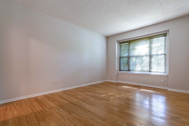 Building Photo - 598 Harvey Lake Dr