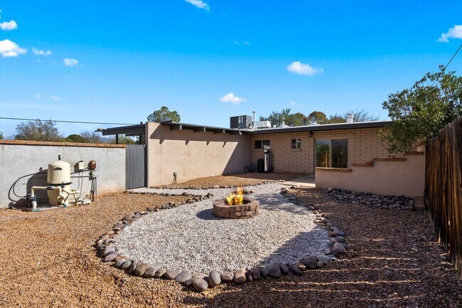 Building Photo - Charming home located in Indian Ridge Esta...