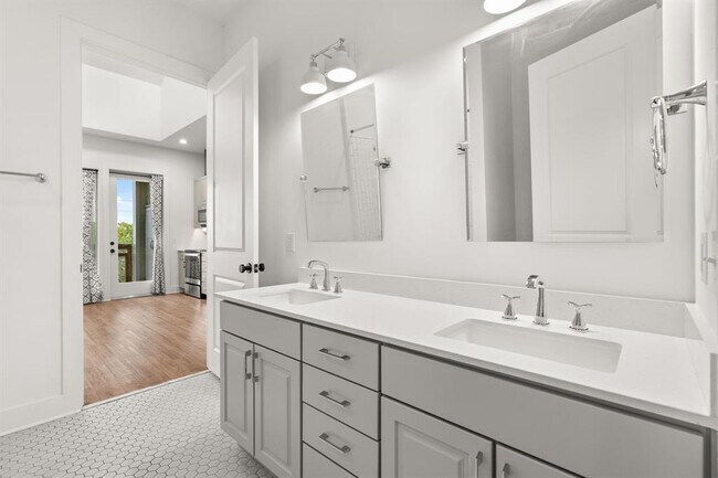 Building Photo - 4704 Sunset Trail