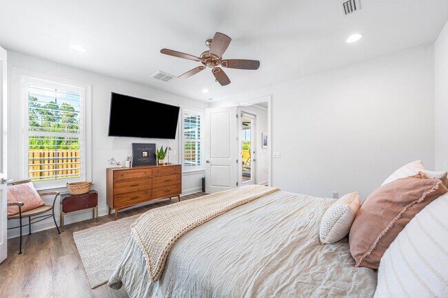 Building Photo - 229 Windrow Way