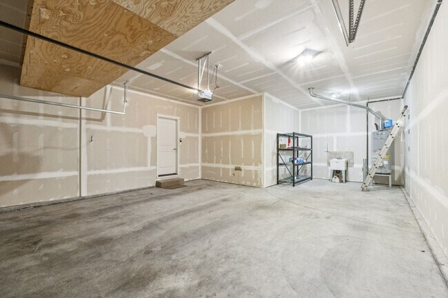 Building Photo - Well maintained 4-Bedroom 2.5 bath Graham home w/ Multiple Living Areas