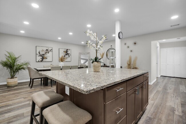 Building Photo - 136 Meadowside Ln