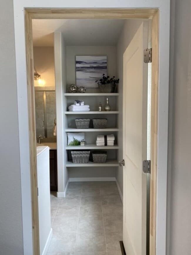 Building Photo - Flying Horse Luxury 4 Bed Townhouse with Mt. Views