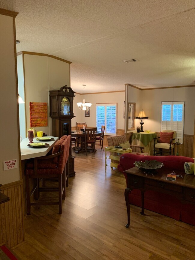 Building Photo - Furnished spacious 3/2.5 home. Corporate a...