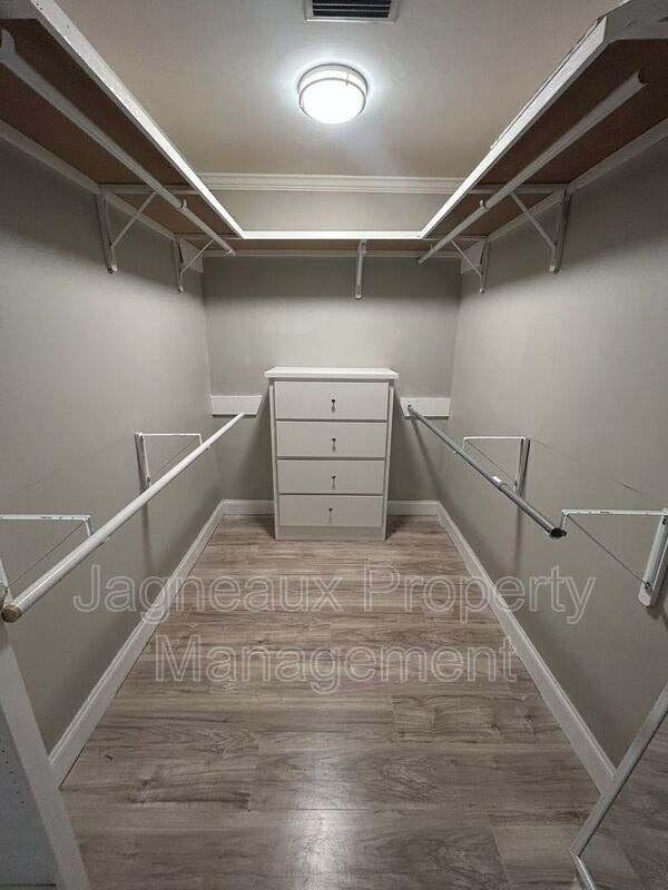 Building Photo - 416 Rue Canard