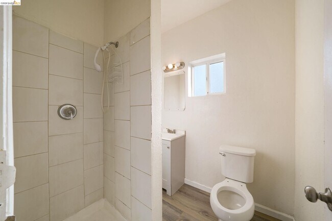 Building Photo - 203 Bissell Ave