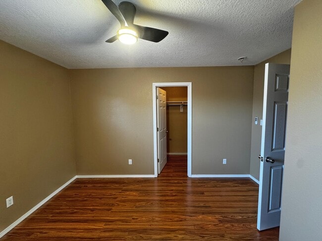 Building Photo - 923 Telstar Loop NW