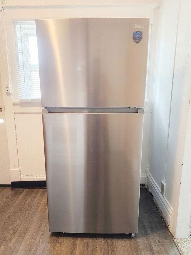 Building Photo - 614 Douglas Ave